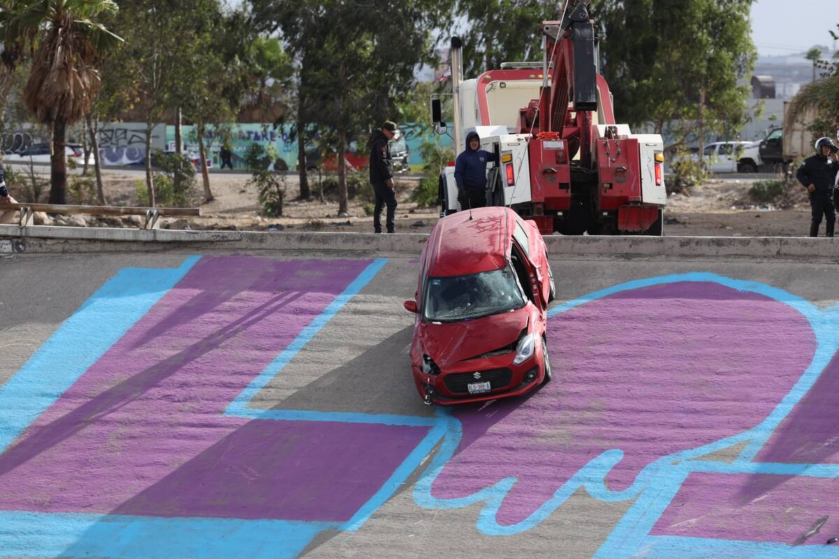Cae auto a la canalización Alamar