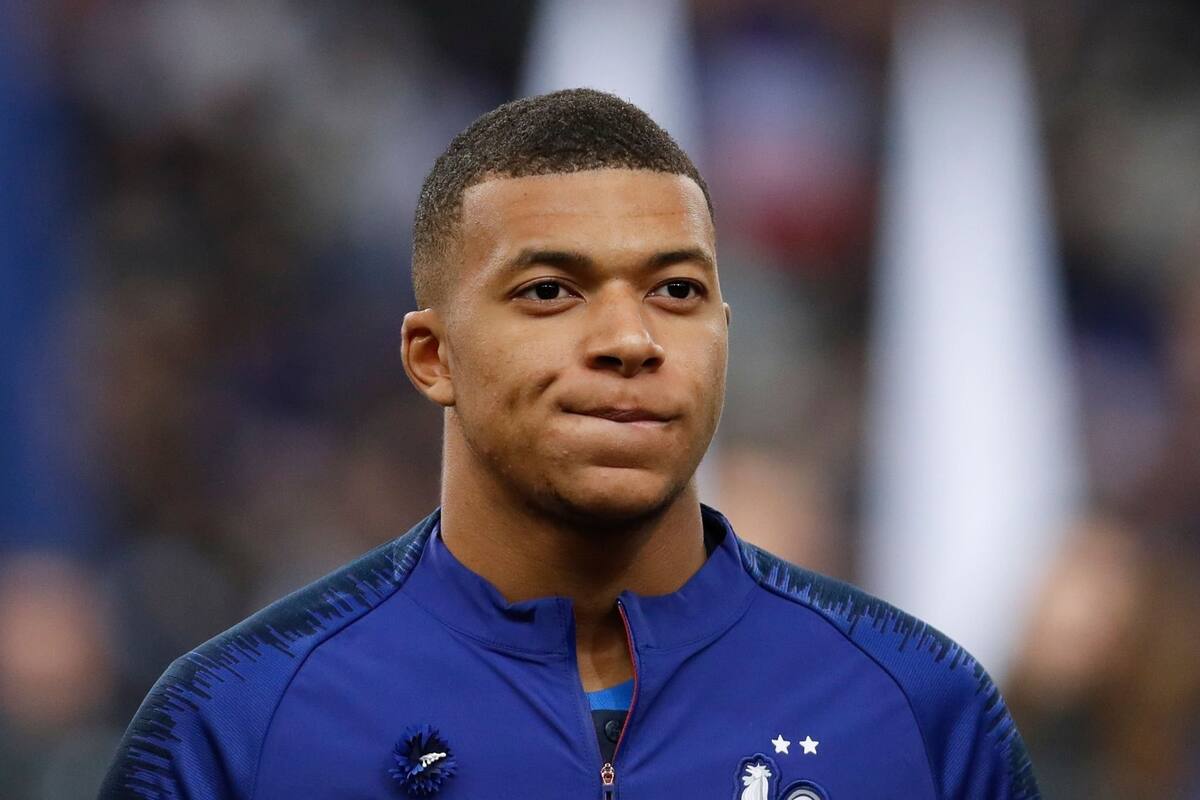 Kylian Mbappé da positivo a COVID-19