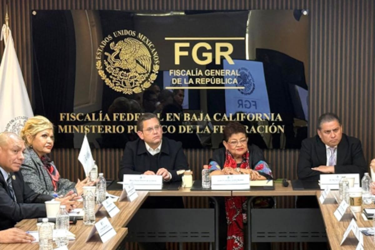 Ernestina Godoy recorre la FGR en Baja California