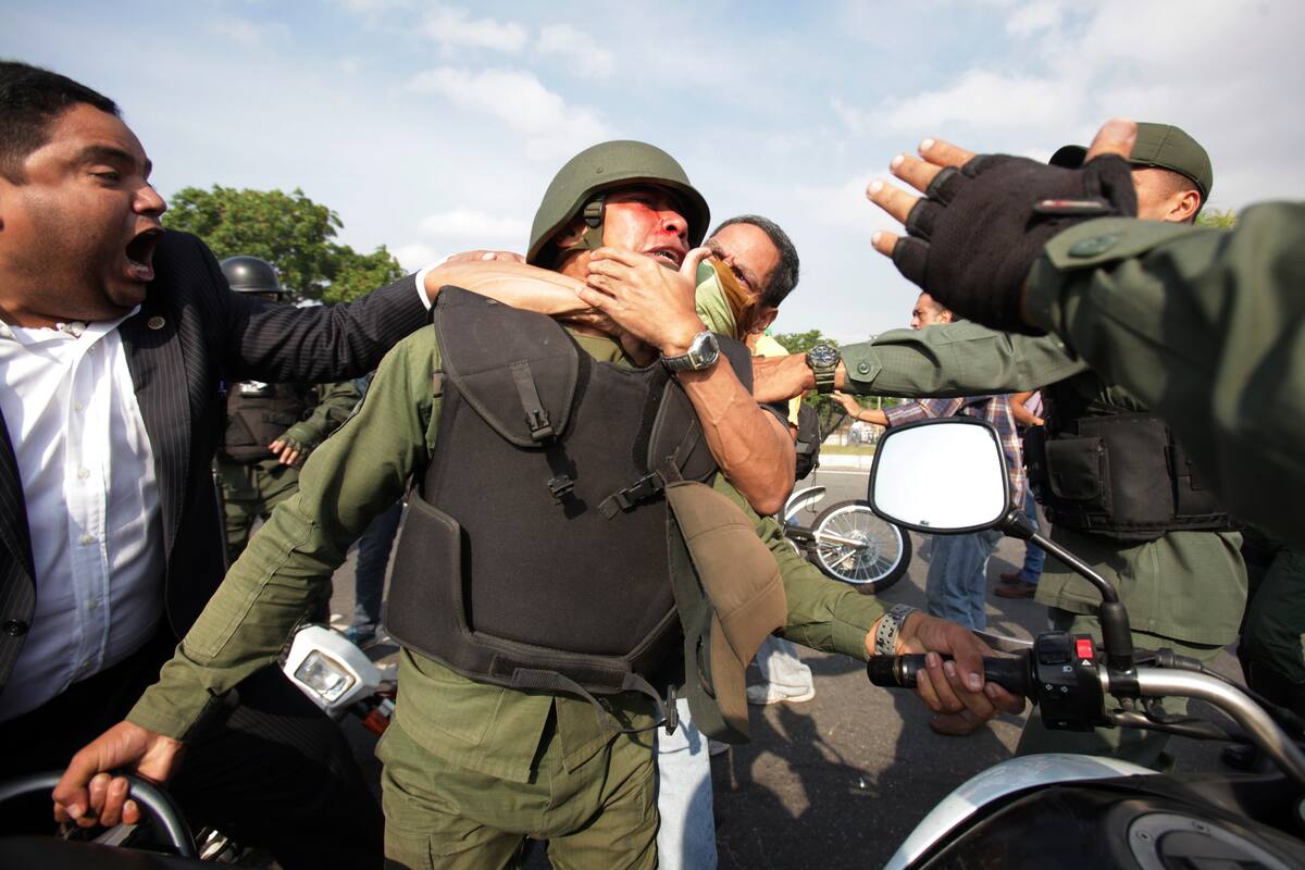 Parte de alzamiento militar “ha sido derrotado”: Ministro venezolano