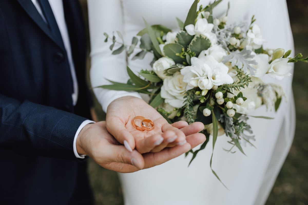 ¿Cuánto dinero se puede sacar de la cuenta Afore por gastos de matrimonio?