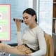 Si acostumbras escuchar audios de WhatsApp a velocidad x2, la psicología advierte que este hábito afecta la empatía con la otra persona, reduce tu capacidad de comprensión y te provoca fatiga mental crónica