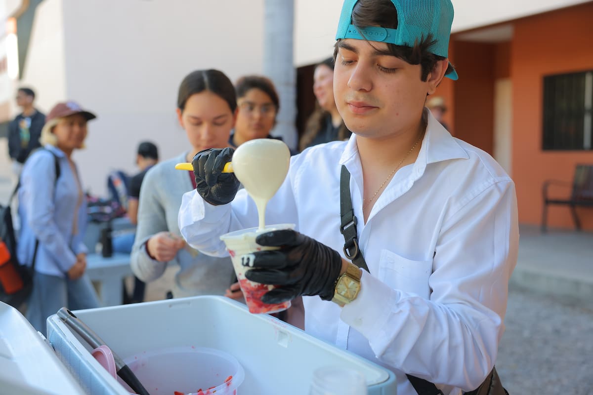 El negocio de Yahir Antonio ya es todo un éxito en la Unison. | Crédito: Julio A. Clark