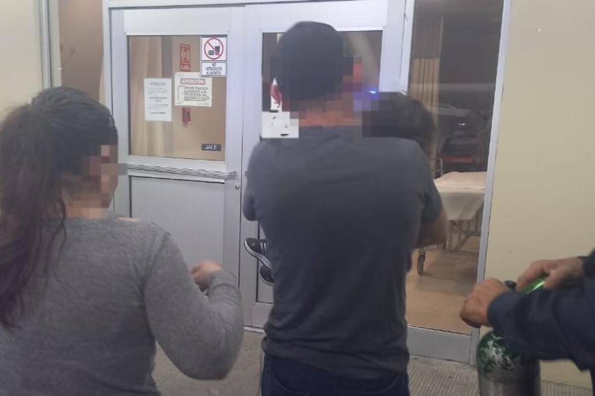 Policías trasladan a un hospital a niña de un año por problemas respiratorios