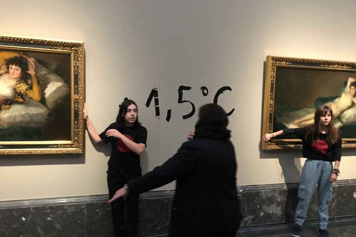 Liberan a activistas que se pegaron a cuadros de Goya