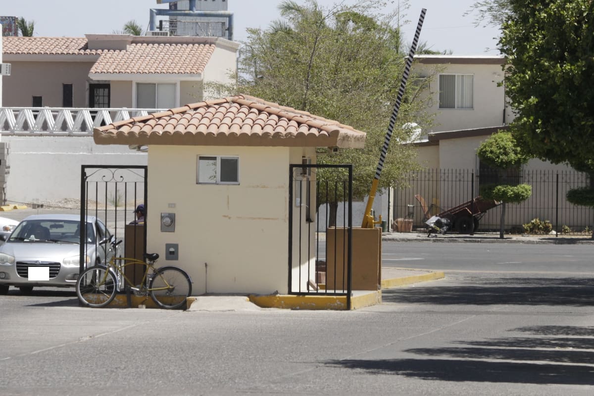 Divide a vecinos de la colonia Raquet Club y Villa Satélite de Hermosillo la construcción de caseta