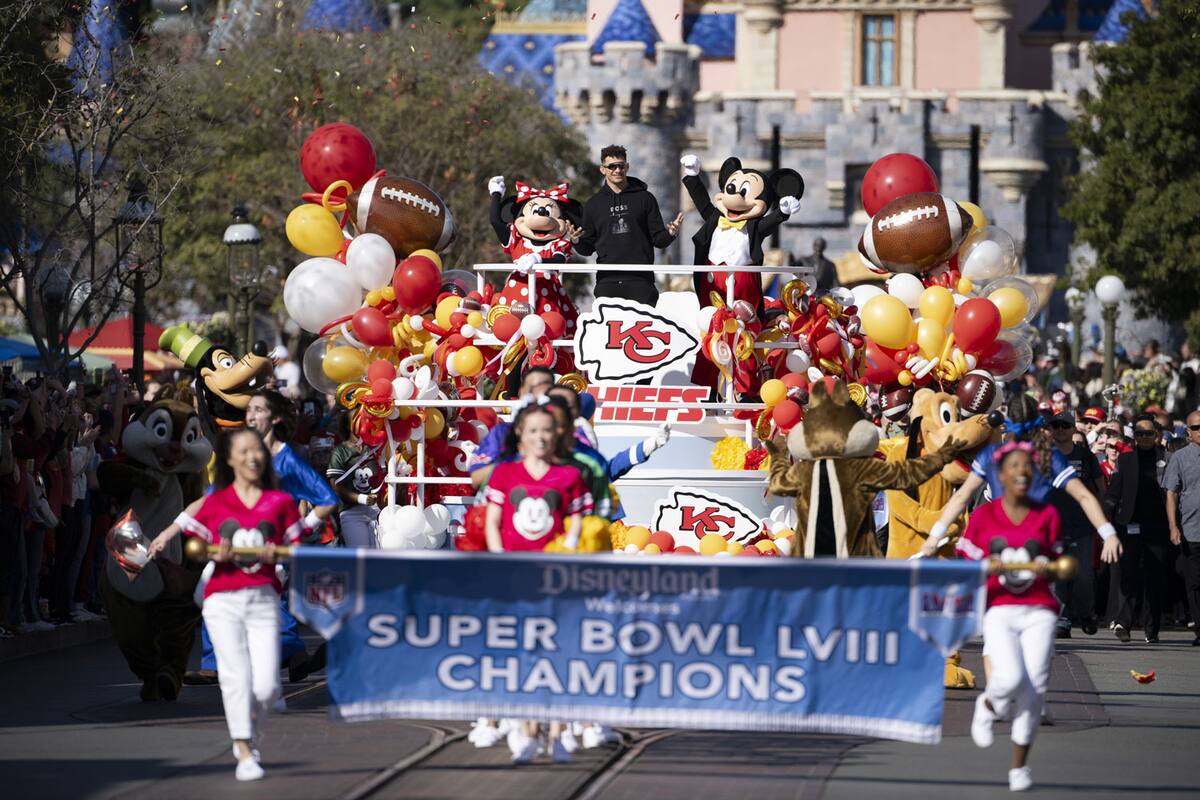 Patrick Mahomes celebró en el "lugar más feliz del mundo".