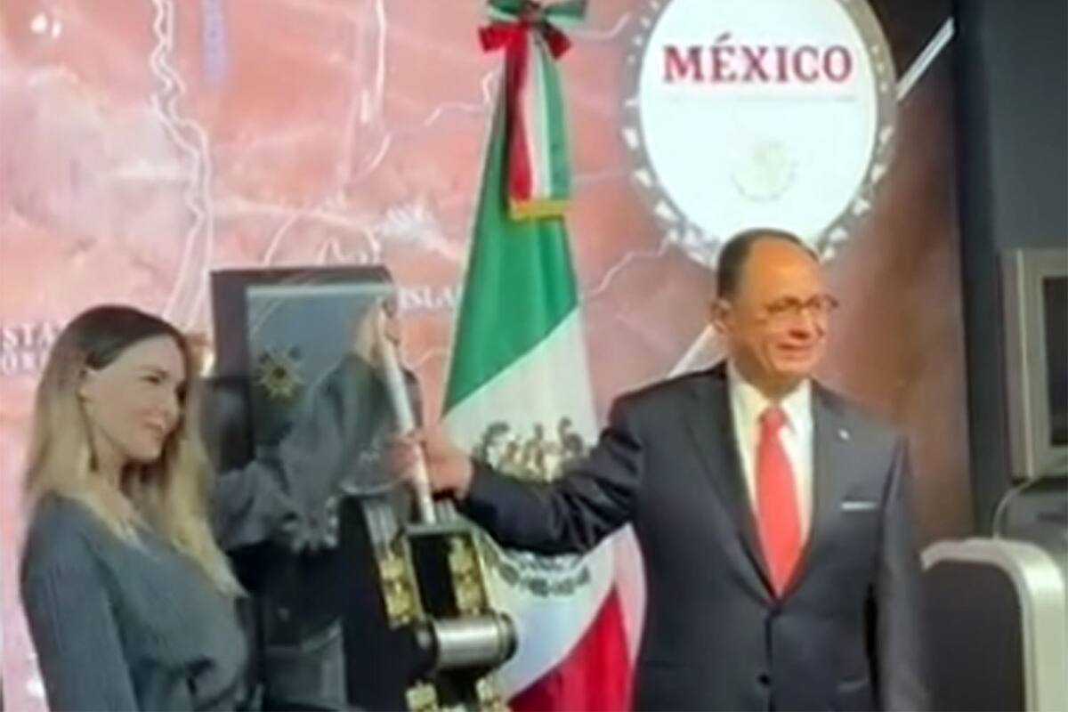 Belinda desata polémica por encender las luces del Empire State por la Independencia de México