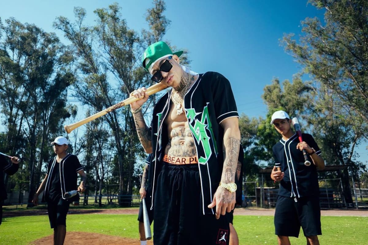 Lefty Sm se pasea por el centro de Tijuana