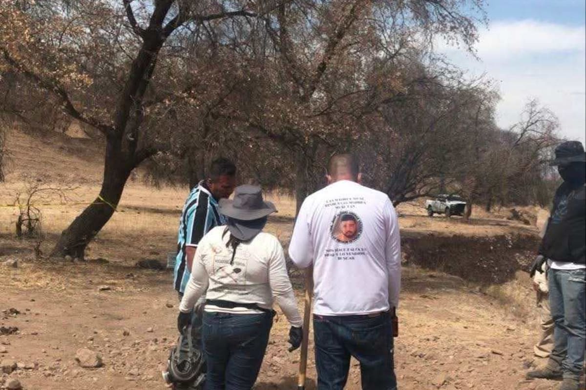Colectivo encuentra tres cuerpos en una fosa al Sur de Nogales