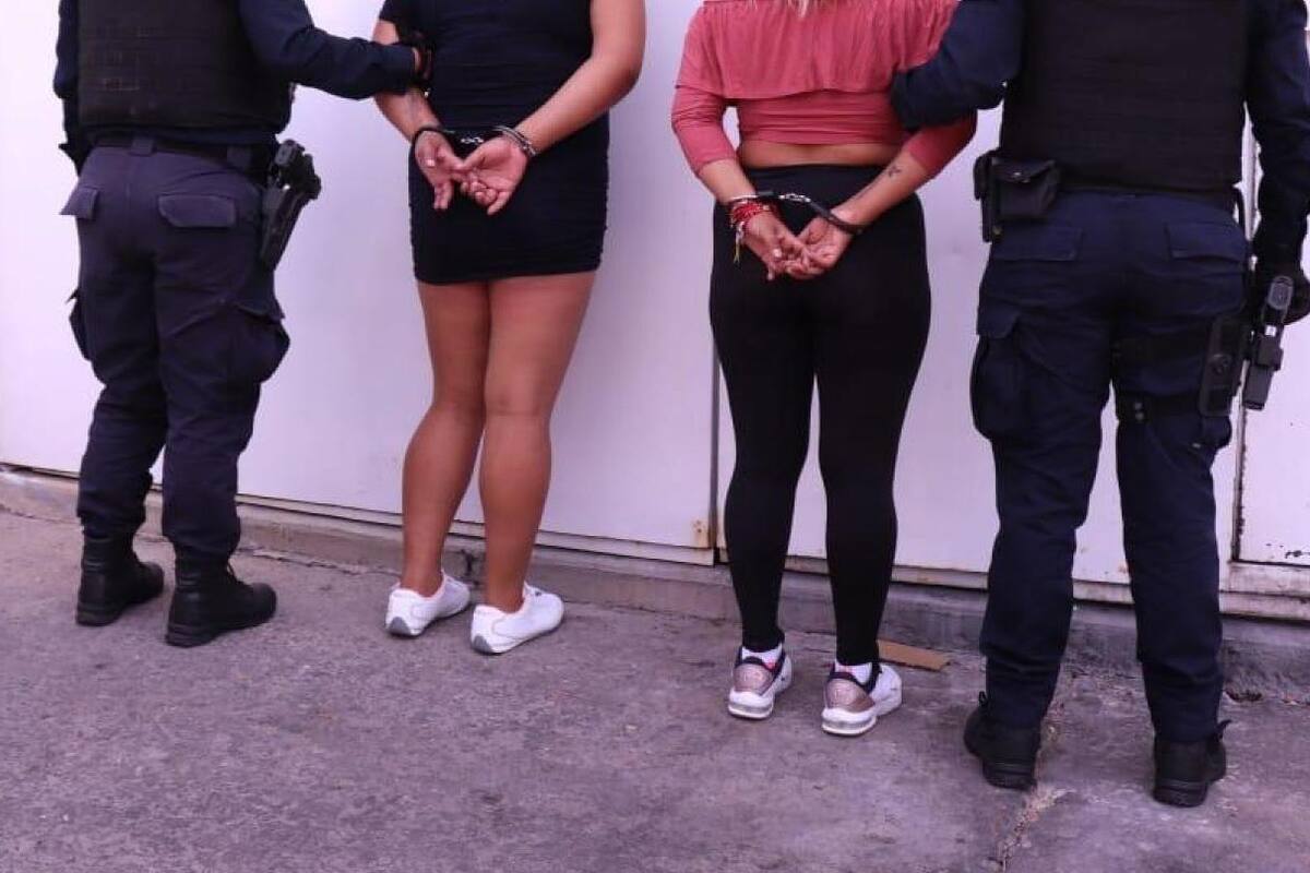 Detienen a mujeres en El Chaparral con más de 1 millón de dólares