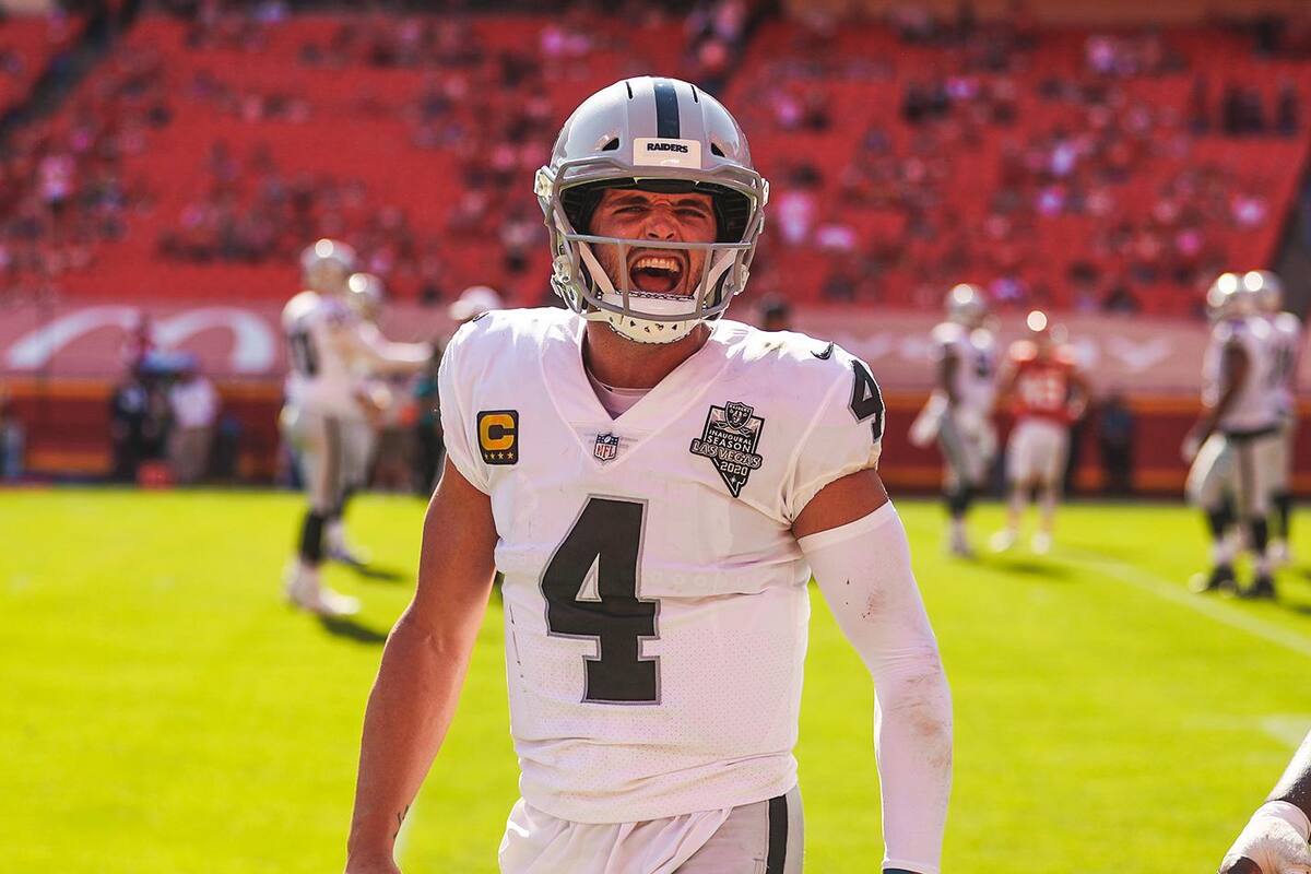 Raiders rompen las quinielas al quitarle el invicto a los Chiefs
