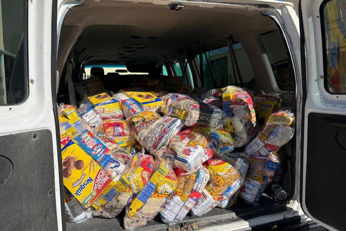 Familias de Rosarito reciben cobijas y despensas
