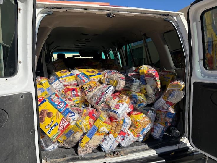Familias de Rosarito reciben cobijas y despensas