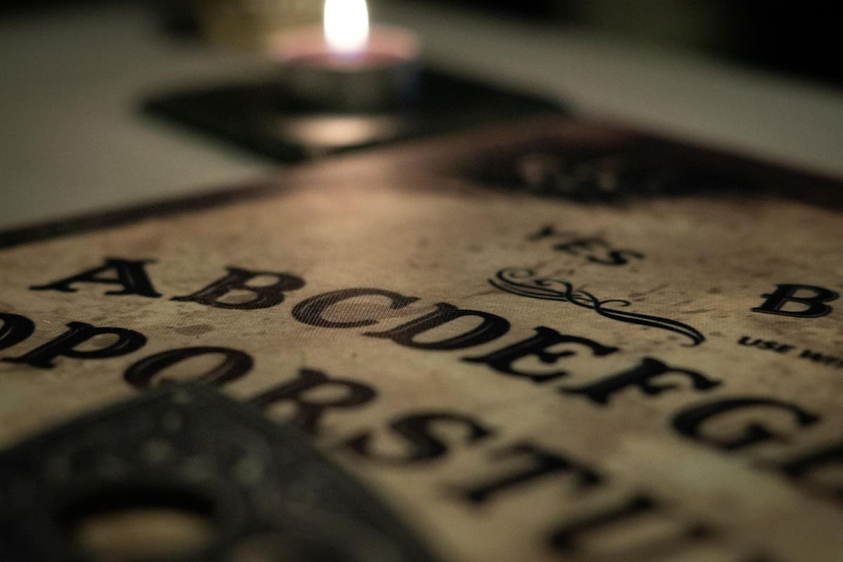 ¡Aterrador! 5 casos reales de personas que "jugaron" Ouija y les salió mal