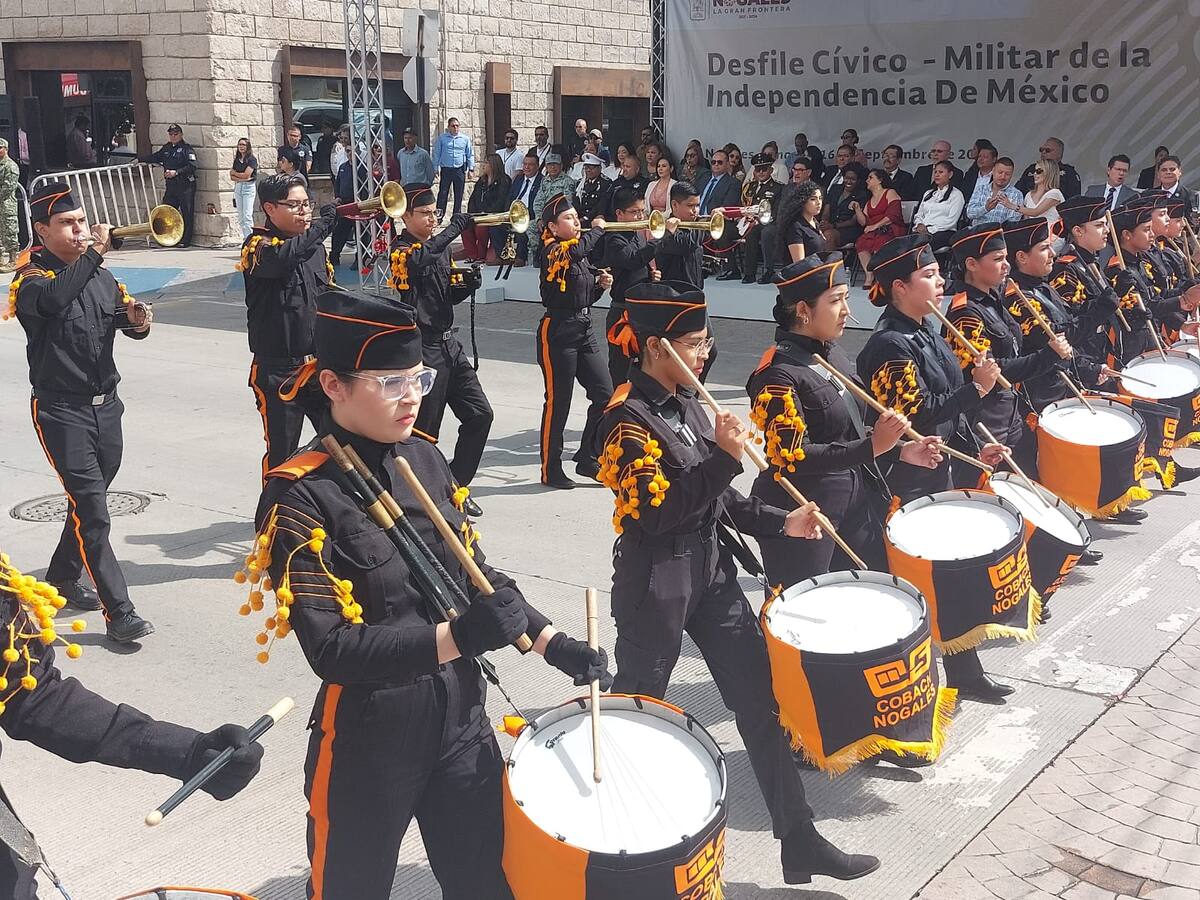 Realizan colorido desfile cívico militar en Nogales