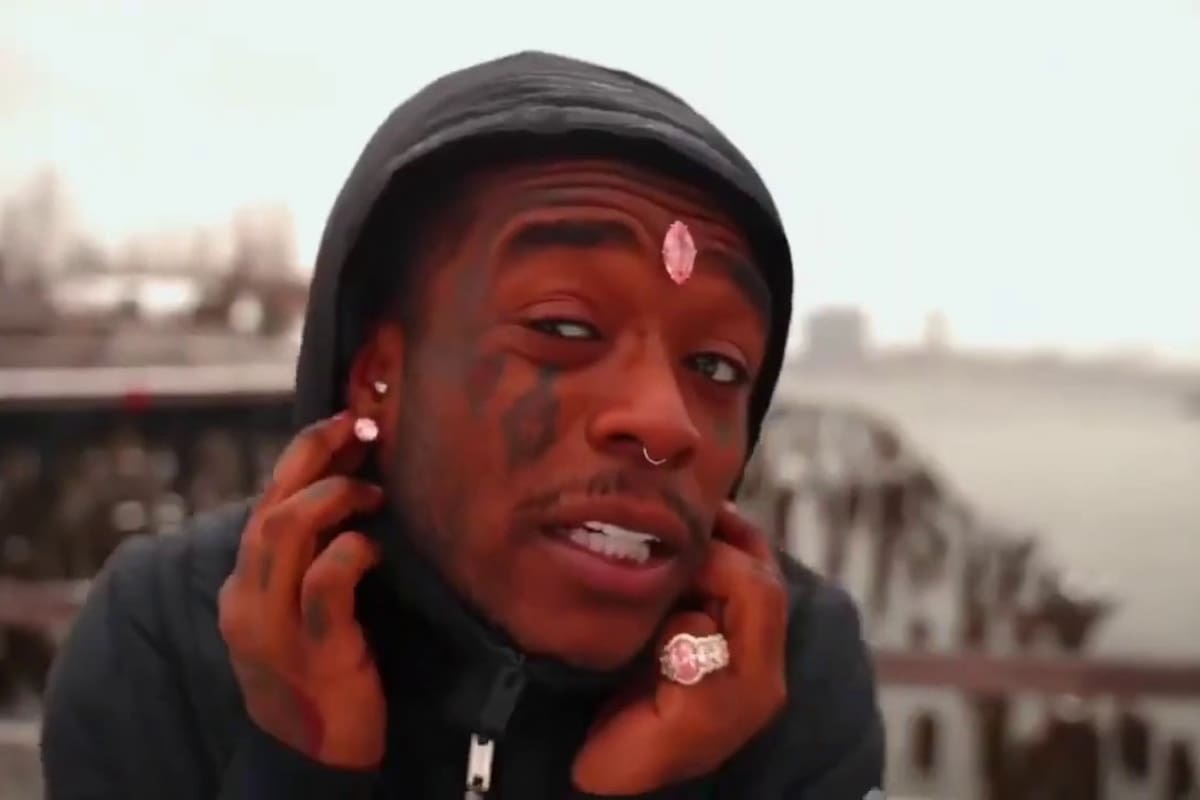 ¡Cuesta 24 millones de dólares! Fans arrancan diamante incrustado en la frente de Lil Uzi Vert