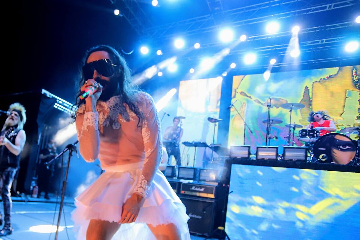 Moderatto los pone "senti-metal"