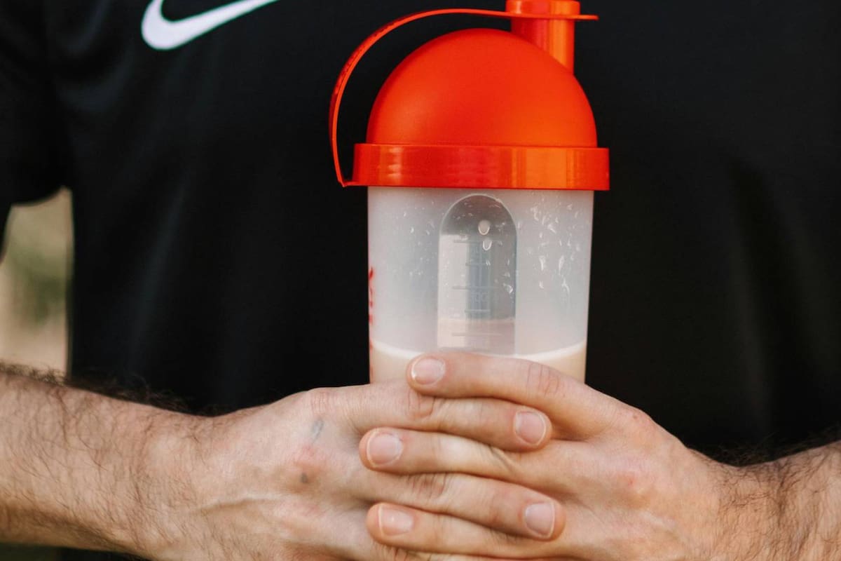 Mató a su esposa tras colocar VENENO en sus batidos de proteína; antes buscó en internet cómo lograr que no fuese descubierto