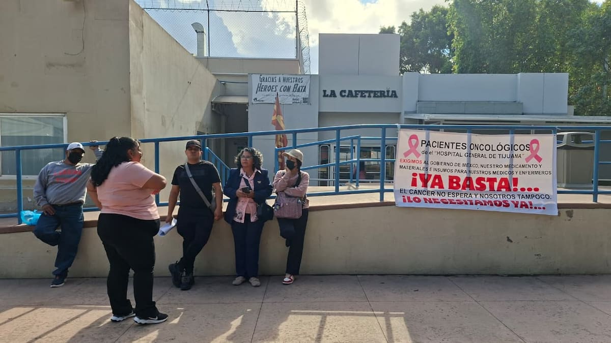 Unos 15 pacientes protestaron en el Hospital General de Tijuana por el desabasto de medicamentos oncológicos y la falta de equipo de radioterapia. Foto: Cortesía
