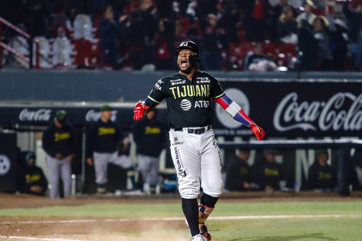 Leandro Castro a la pradera izquierda con Toros de Tijuana