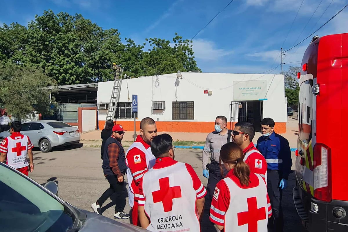 Descartan lesionados por explosión de transformador que afectó a preescolar Burbujas y la Casa de los Abuelos en Hermosillo; logran evacuar a 85 personas, entre ellos 48 niños,
