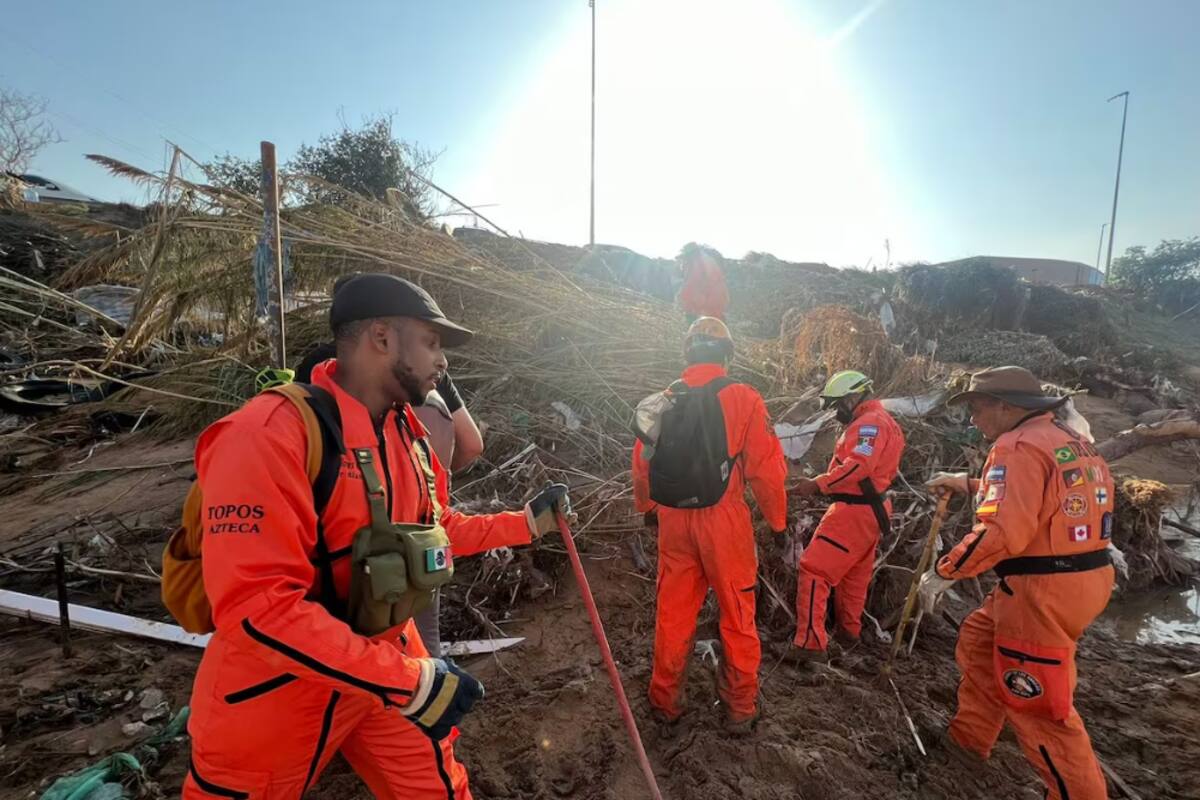 Rescatistas mexicanos colaboran en Valencia tras paso de la dana