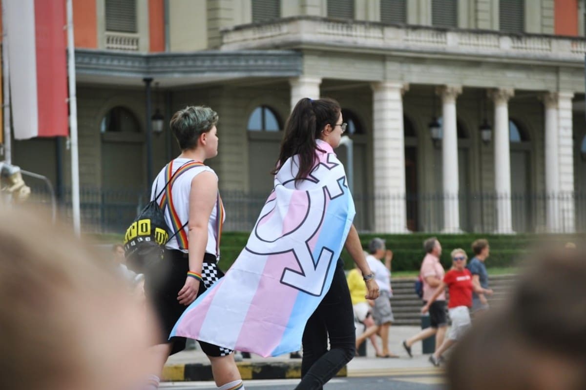 Estudiantes del distrito de Kansas City, Kansas, están en el centro de una demanda del Departamento de Justicia que busca frenar las políticas de transición de género que excluyen a los padres de las decisiones sobre sus hijos
