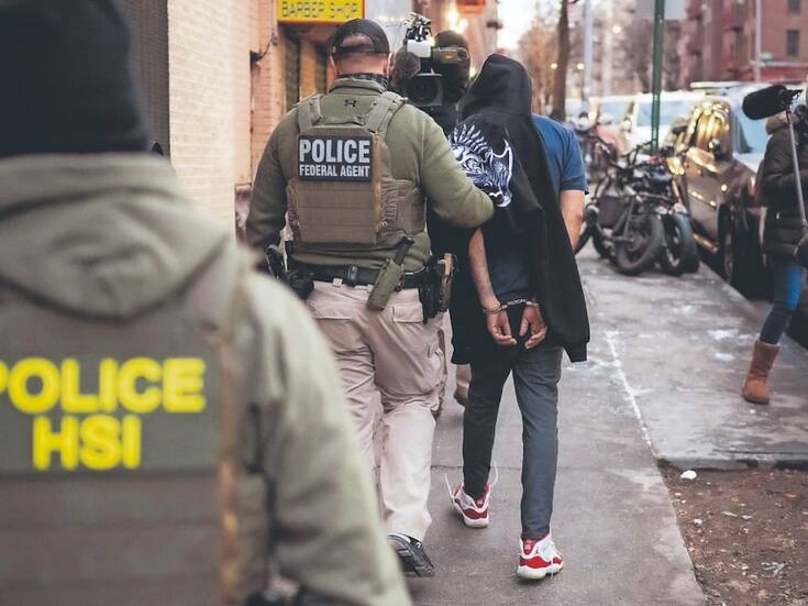 Operativos de seguridad nacional en Estados Unidos dejan 3,266 arrestos en 43 días: más de mil ligados a cárteles mexicanos, decomisos de armas y droga, y entregas clave desde México