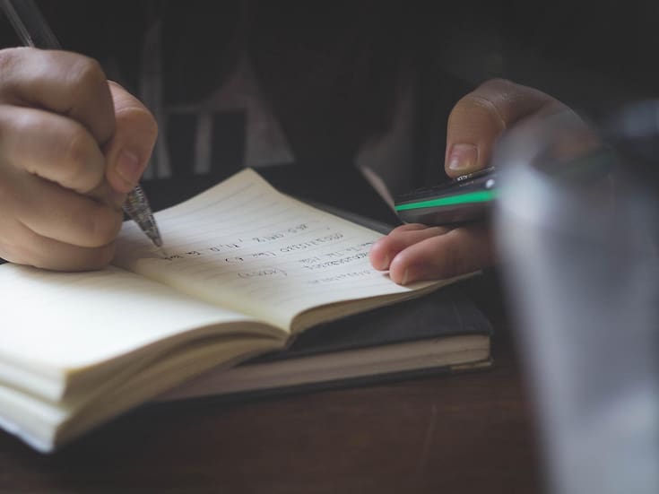 Nicole fue azotada contra el piso y tuvo múltiples contusiones al sufrir violenta agresión en su escuela en CDMX; la agresión habría sido porque sus tenis y uniforme nuevos no eran de marca