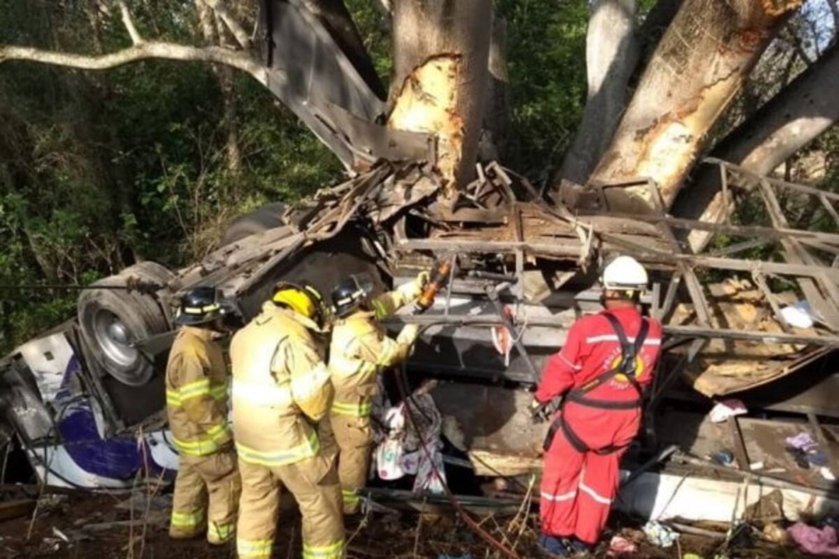Al menos 8 muertos en fatal accidente en Nayarit