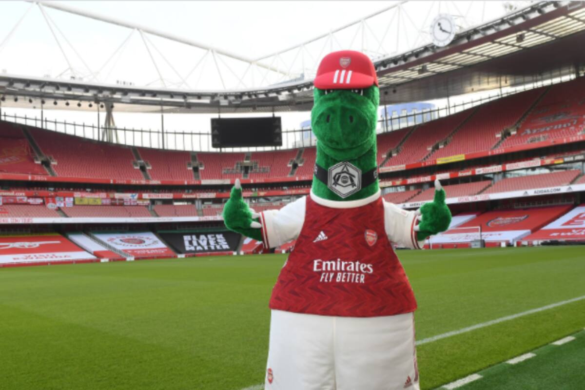 ¡"Gunnersaurus" regresa al Arsenal! La mascota del club retornó a sus labores este martes