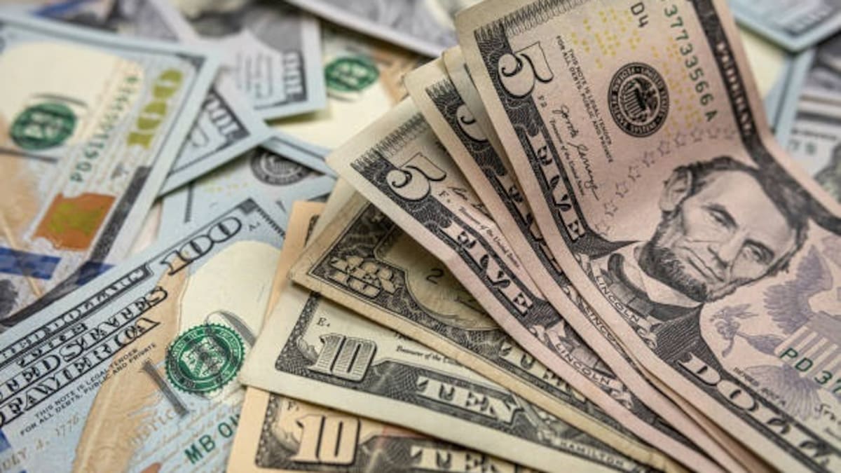 El dólar retrocede ligeramente frente al peso y así cotiza el tipo de cambio este sábado 29 de noviembre de 2025