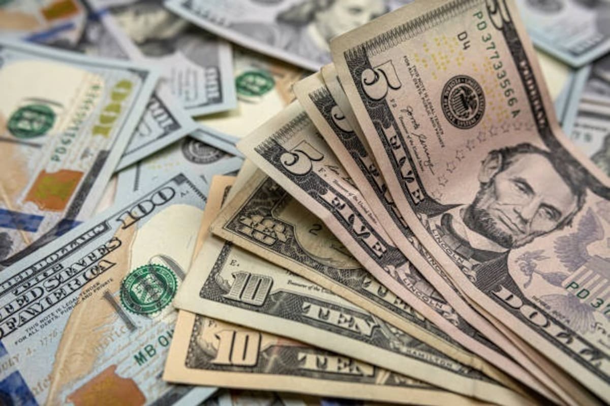 Dólar se mantiene en 18.30 pesos a la venta en casas de cambio locales