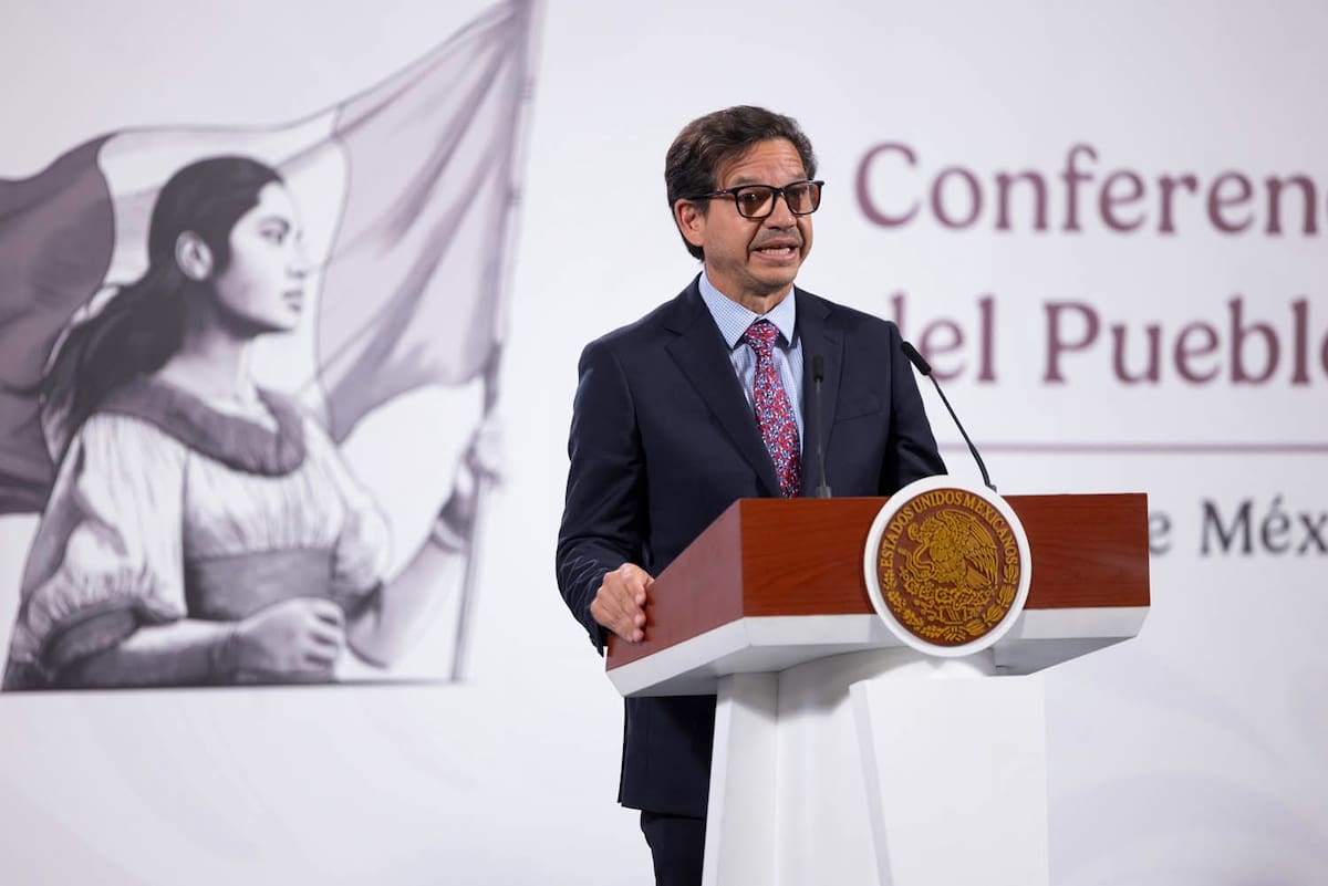 El director general de Bayer México, Manuel Bravo Pereyra, en la 'Conferencia del Pueblo' de la presidenta Claudia Sheinbaum. | Crédito: Presidencia