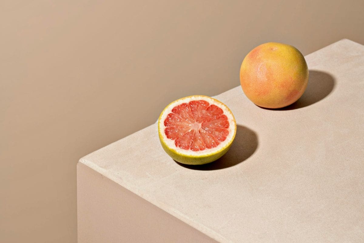 Beneficios de la toronja: el cítrico que transforma tu salud con cada bocado