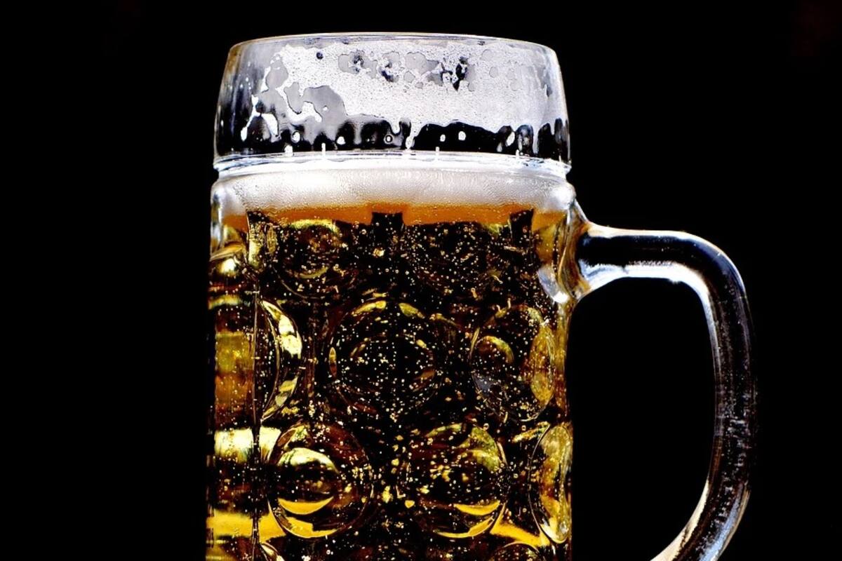 #ConLasChelasNo: Se manifiestan en redes contra Ley Seca