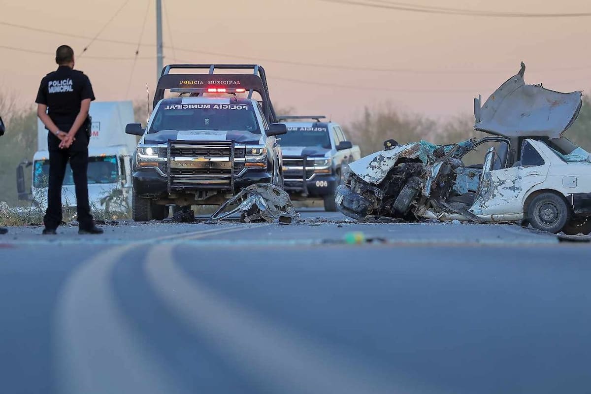 Choque entre patrulla municipal y automóvil deja seis personas heridas en carretera a Ures