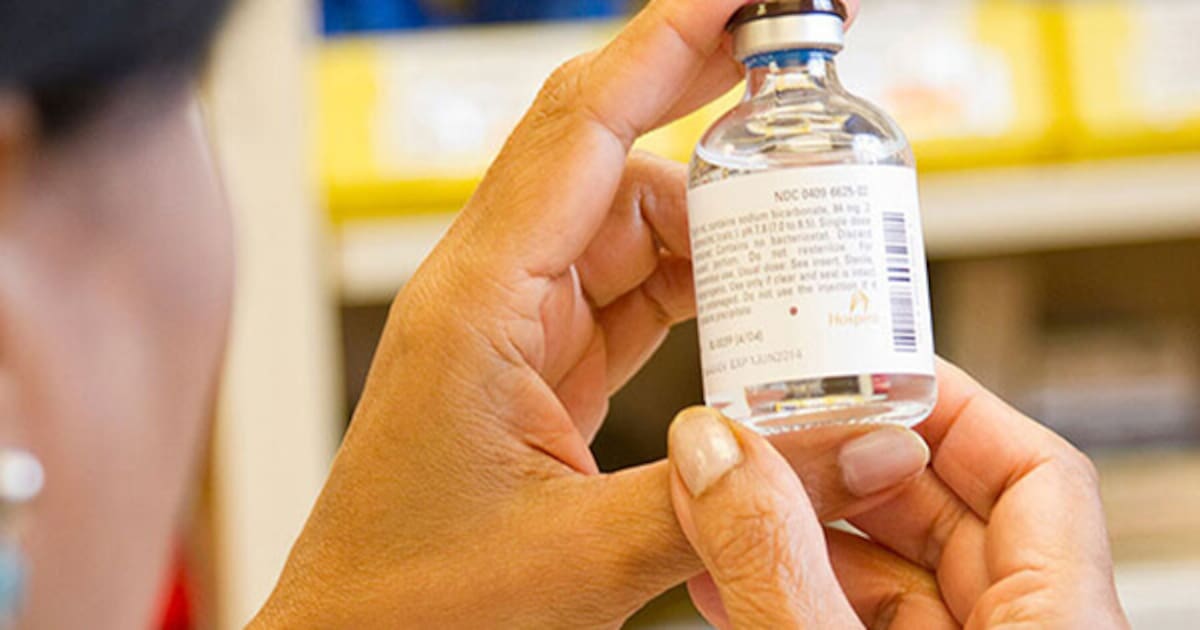 La asociación PhRMA, que representa a muchas farmacéuticas, ha cuestionado la política de “nación más favorecida”, argumentando que no es la vía más efectiva para reducir precios y señalando a los gestores de beneficios farmacéuticos como responsables de la disparidad.