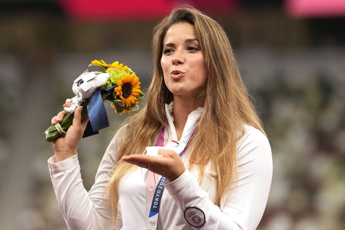 Atleta polaca subasta su medalla olímpica para la operación de un bebé