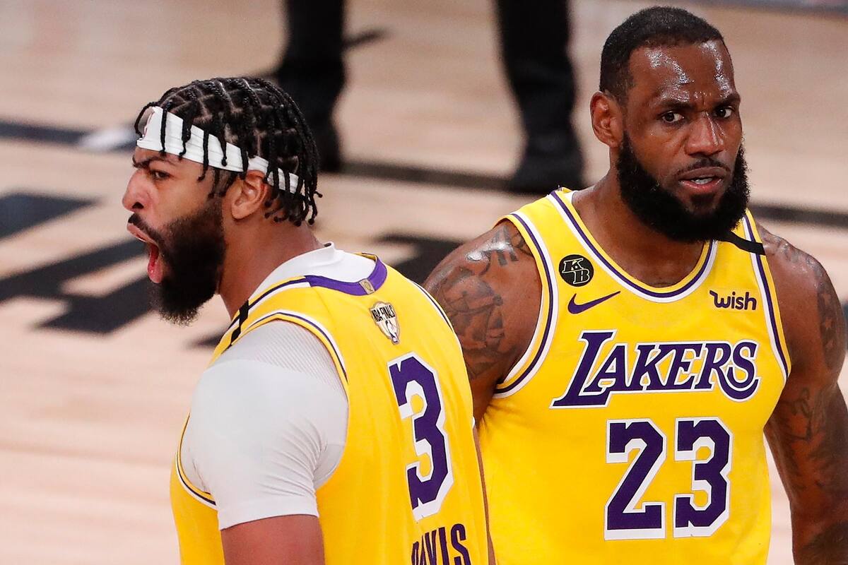 Lakers arrollan al Heat en el primer juego de las Finales de la NBA