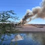 Columna de humo cubre parte de SLRC por incendio en el basurero municipal