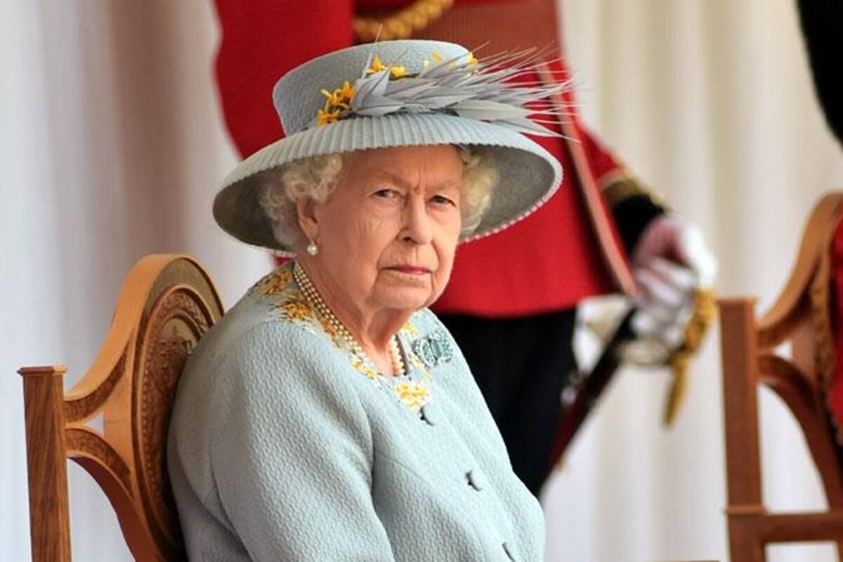 Reina Isabel II: Preside un "Trooping the colour" muy inusual y diferente