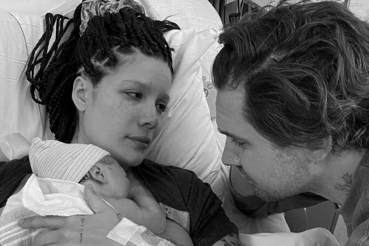 ¡Halsey ya es mamá! La cantante dio la bienvenida a su primogénito