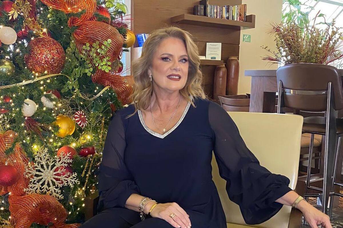 Erika Buenfil comparte el paso a paso de su maquillaje de Navidad