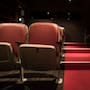 Hombre de 51 años se queda atrapado toda la noche en un cine de Monterrey tras quedarse dormido por cansancio laboral, quienes lo liberaron por la mañana sin ofrecerle ninguna explicación ni disculpa