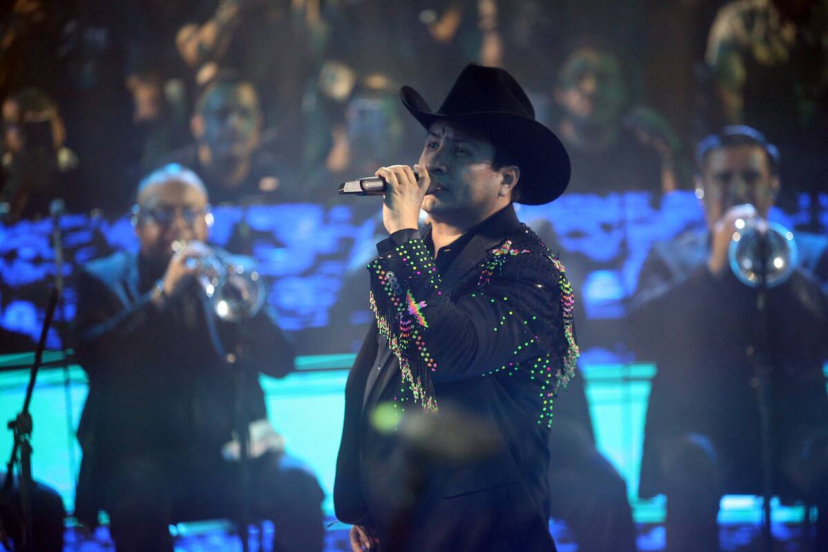 Julión Álvarez interpretó sus grandes éxitos.