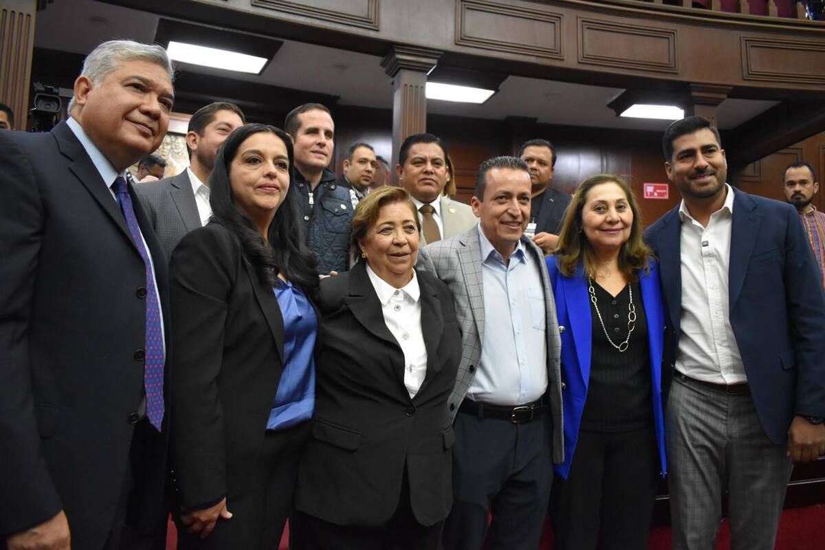 Alcalde en Michoacán pide licencia y no vuelve; su sustituta responde si necesita seguridad personal tras asumir el cargo