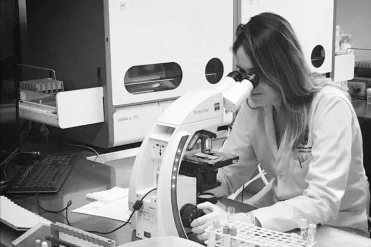 Es horrible estar en riesgo de contagio: Laboratorista