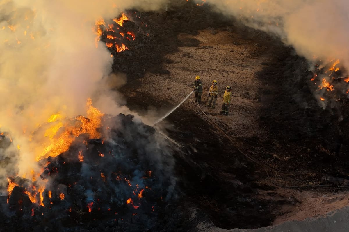 Se incendian 4 mil pacas de alfalfa en rancho de la Xochicali